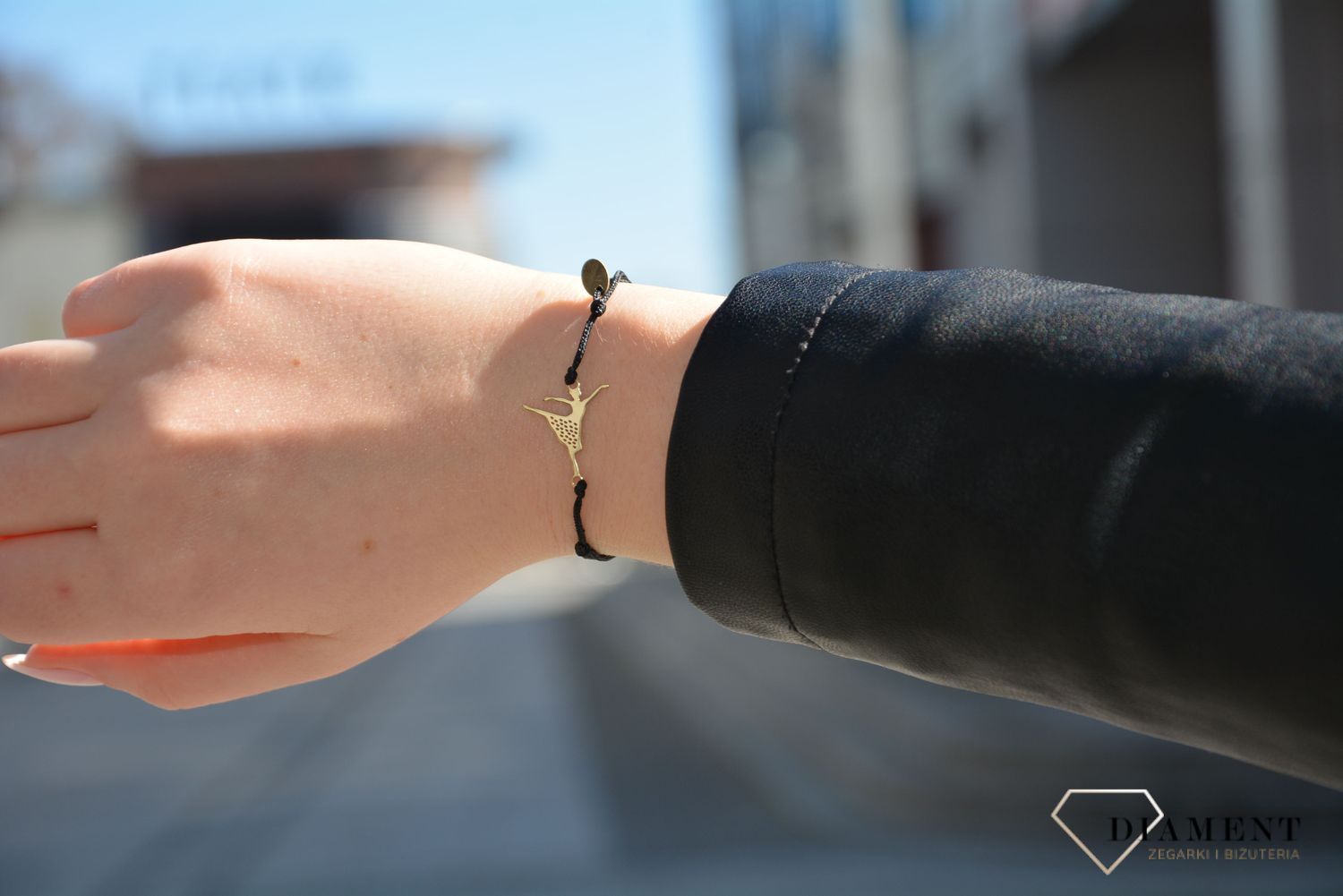 Złota bransoletka z symbolem baletnicy do idealny dodatek do codziennej stylizacji. Darmowa dostawa.jpg