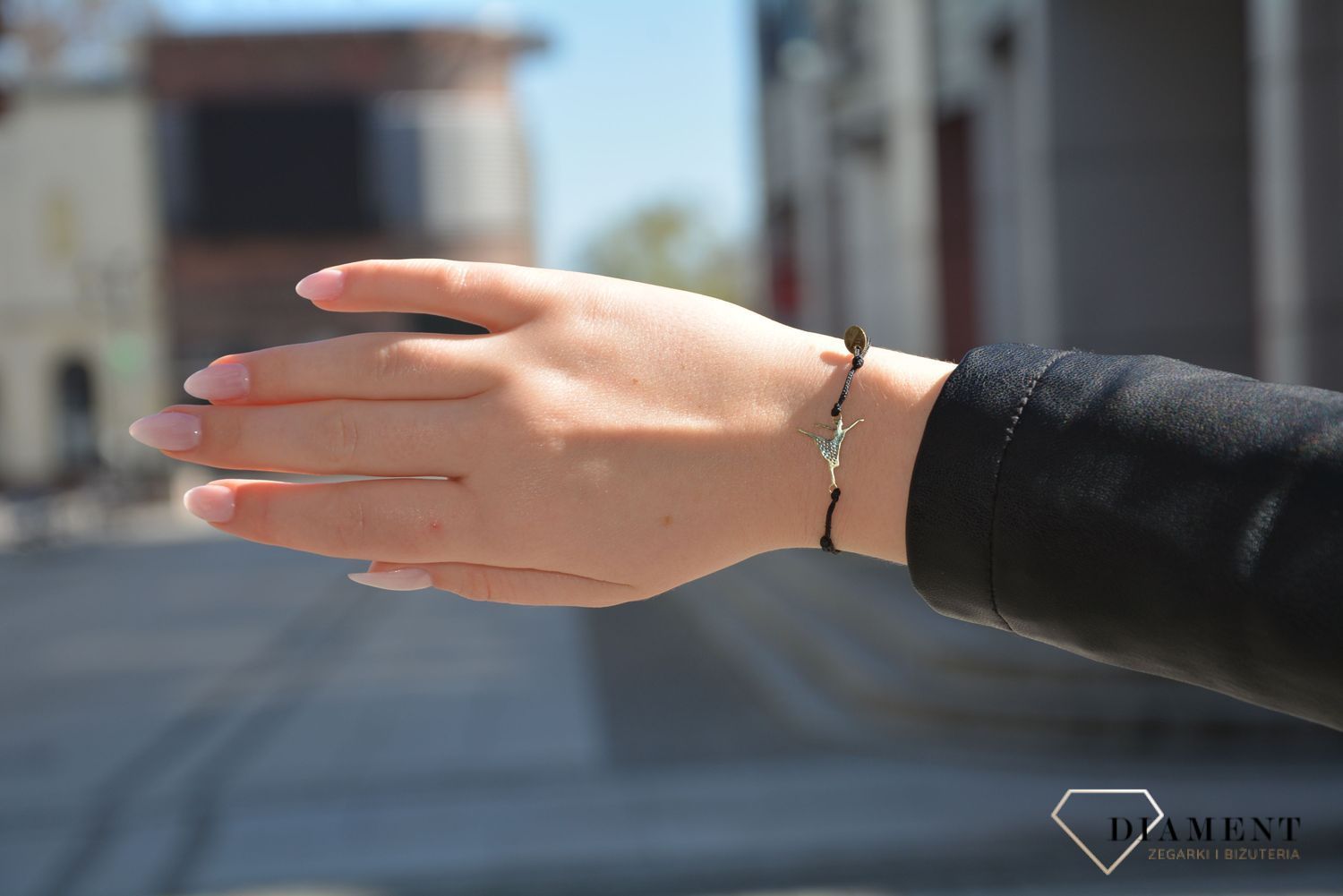 Złota bransoletka z symbolem baletnicy do idealny dodatek do codziennej stylizacji. Darmowa dostawa.jpg