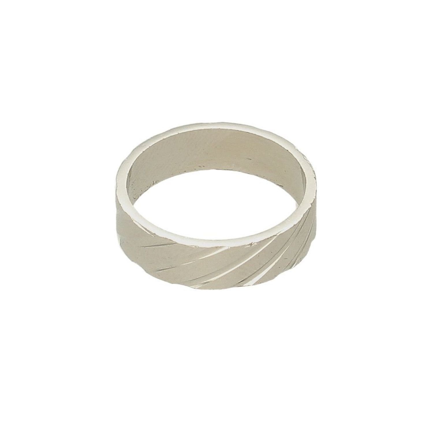 Srebrna obrączka grawerowana 6 mm srebro 925 LUX17A.  Prostota oraz elegancja, która nigdy nie wychodzi z mody. Grawerowana obrączka przypadnie do gustu miłośniczkom stonowanych dodatków. Efektowna, błyszcząca powierzchni sreb.jpg