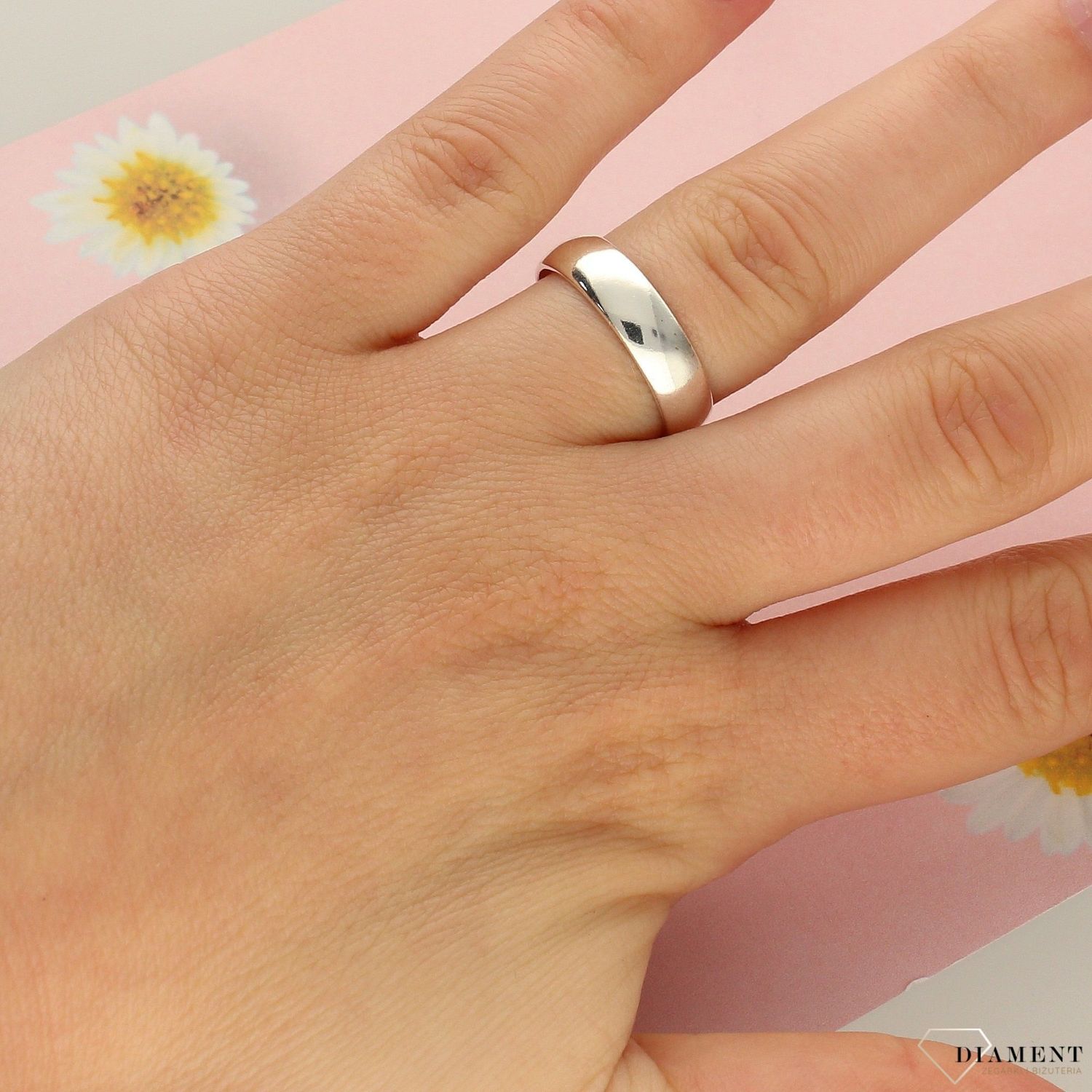 Srebrna obrączka półokrągła 5mm srebro 925 LUX18 . Obrączki 5 mm. Obrączki srebrne klasyczne 5 mm. Szeroki wybór obrączek tradycyjnych. Srebrne obrączki ślubne. Tanie srebrne obrączki.1.jpg