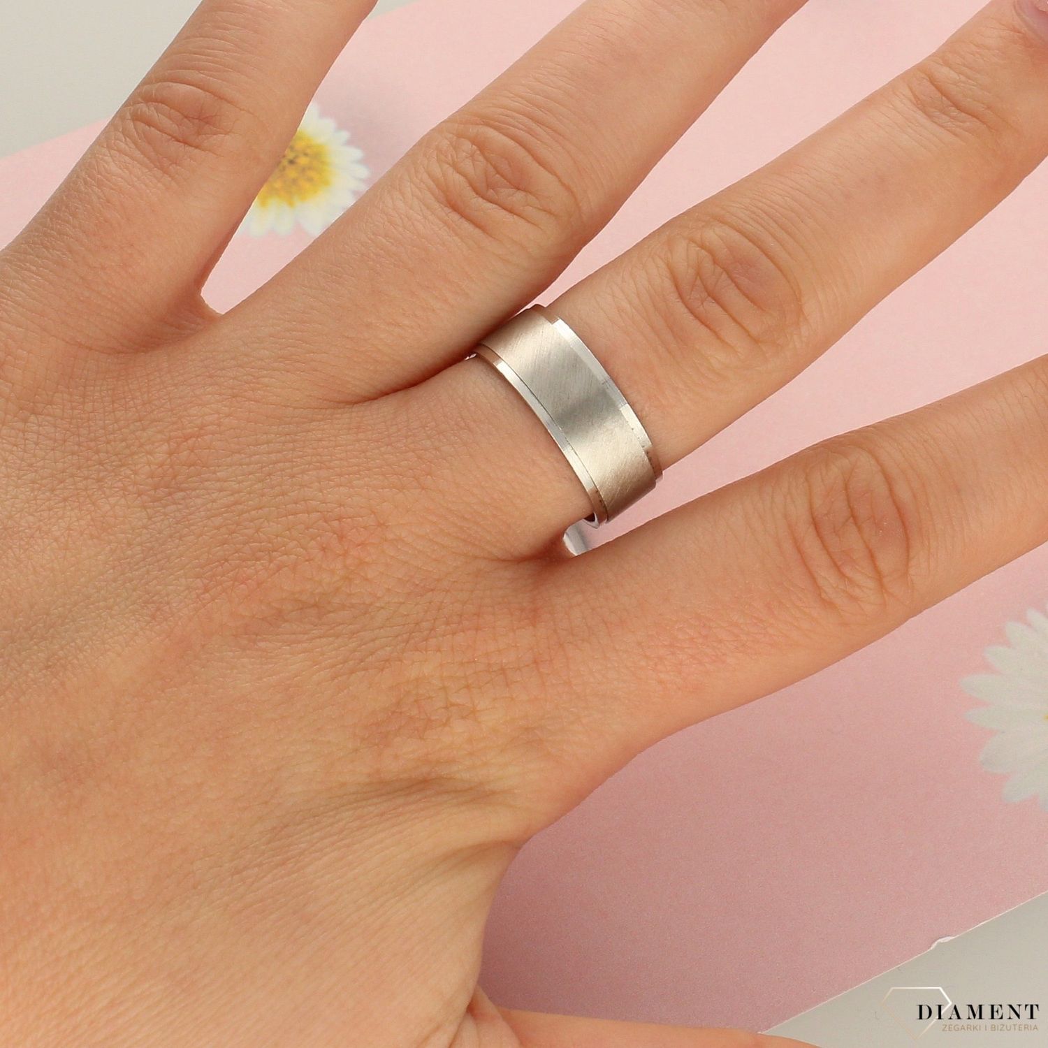 Srebrna obrączka ścięte brzegi z satyną 7 mm srebro 925 LUX21 (2).jpg