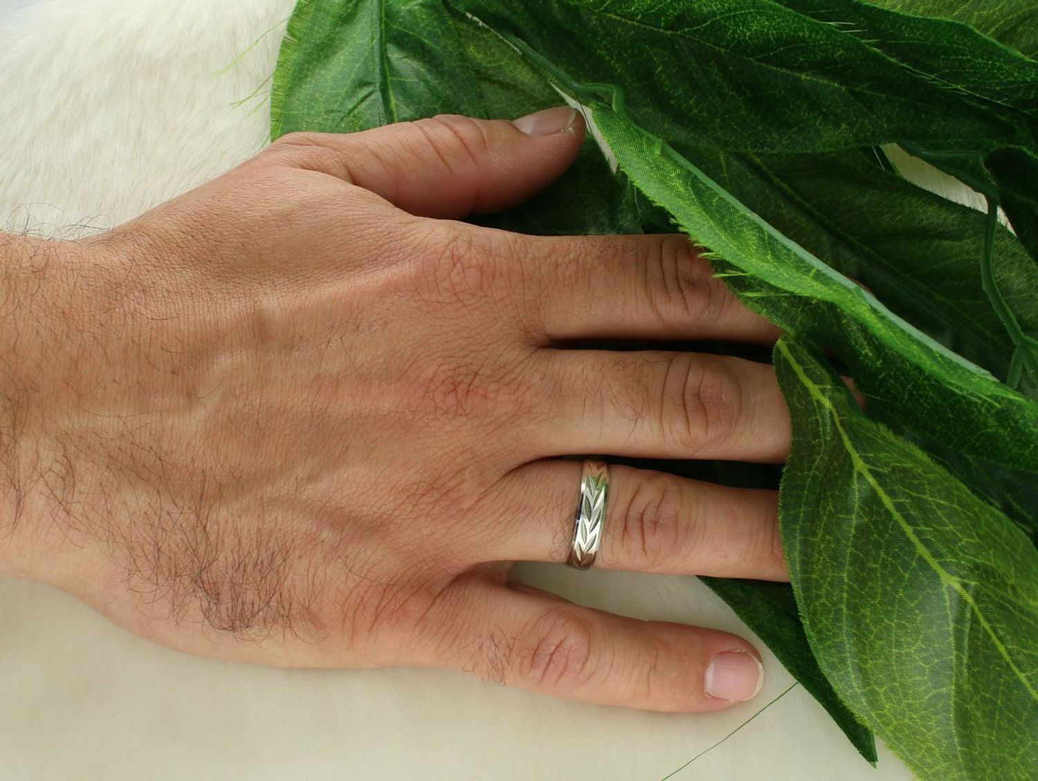 Męska obrączka LUX23 ze srebra próby 925, rozmiar 28, szerokość 5 mm, waga 2,94 g. Stylowa i solidna biżuteria na co dzień i wyjątkowe okazje.1.jpg