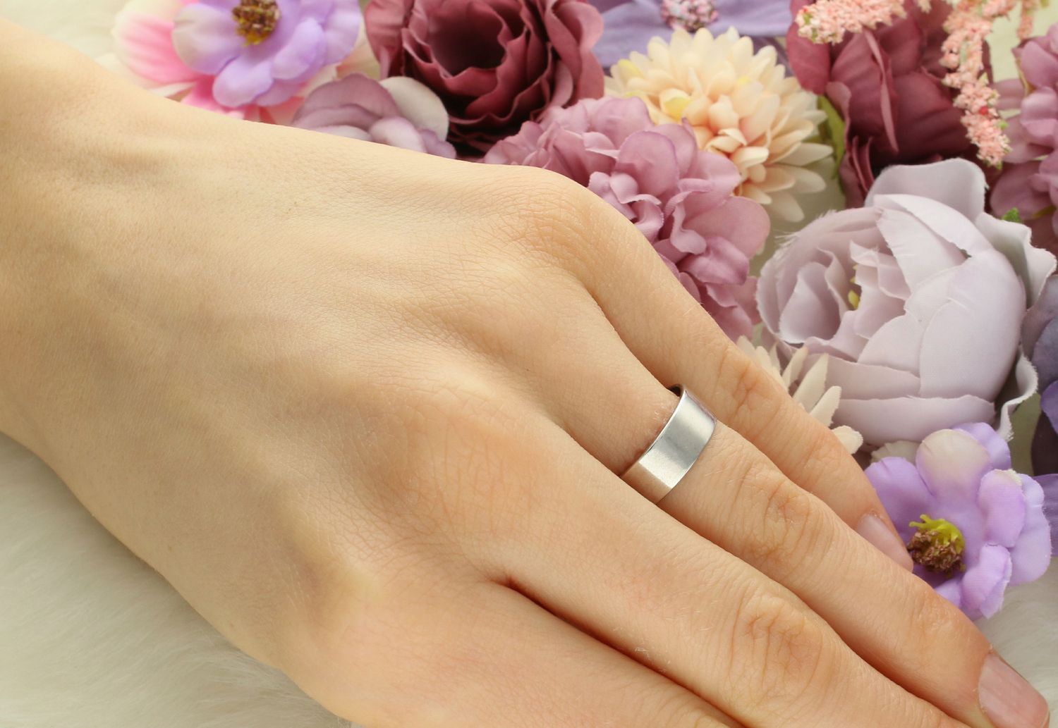 Srebrna klasyczna gładka obrączka 925 6mm LUX28 Srebrna klasyczna gładka obrączka 6mm. Wyjątkowy srebrny pierścionek wykonany ze srebrna wysokiej próby 925. Klasyka oraz minimalizm.1.jpg