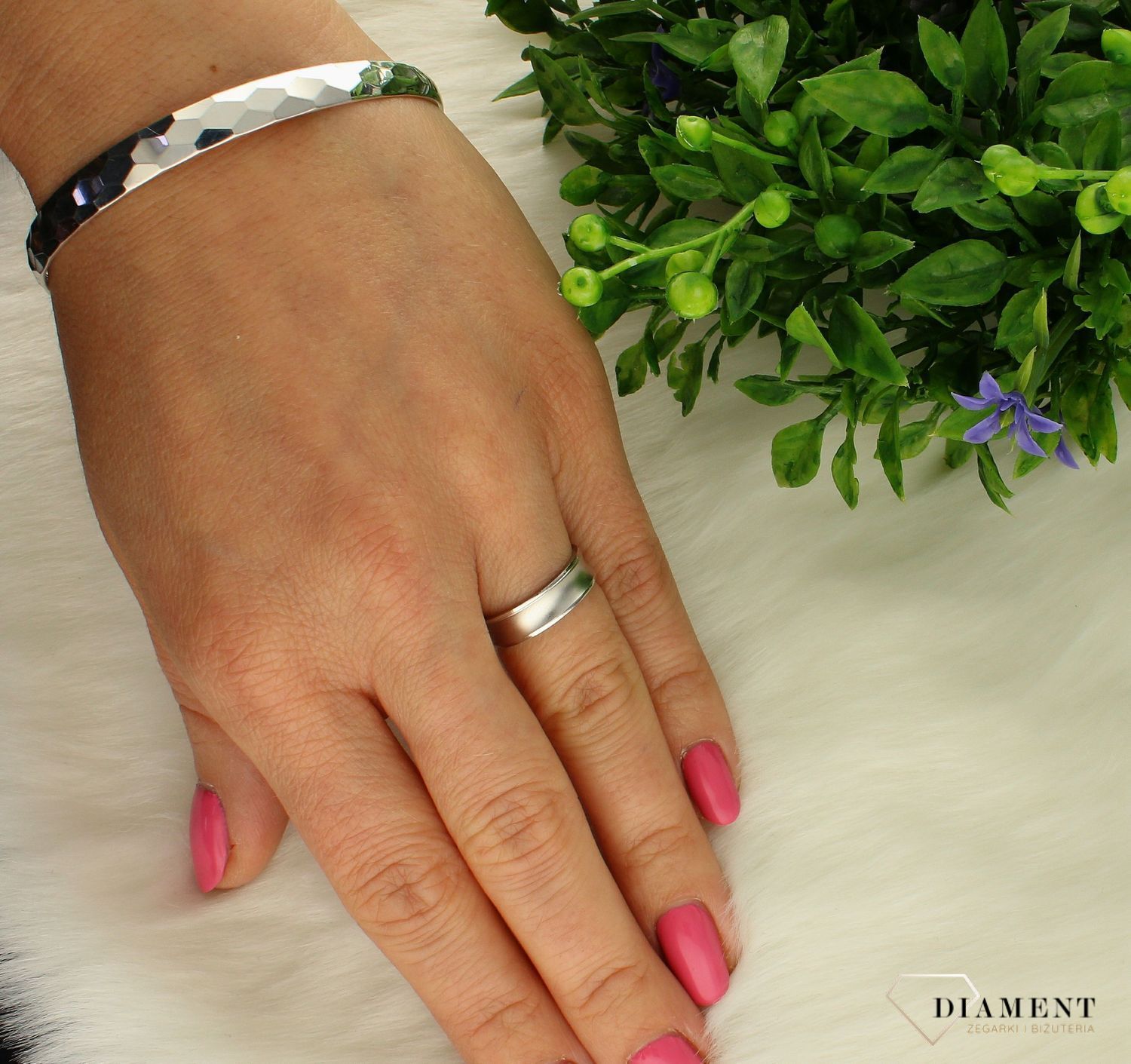 Srebrna obrączka gładka 5 mm srebro 925 LUX40.  Klasyka oraz minimalizm. Prostota oraz elegancja, która nigdy nie wychodzi z mody. Grawerowana obrączka przypadnie do gustu miłośniczkom sto (2).jpg