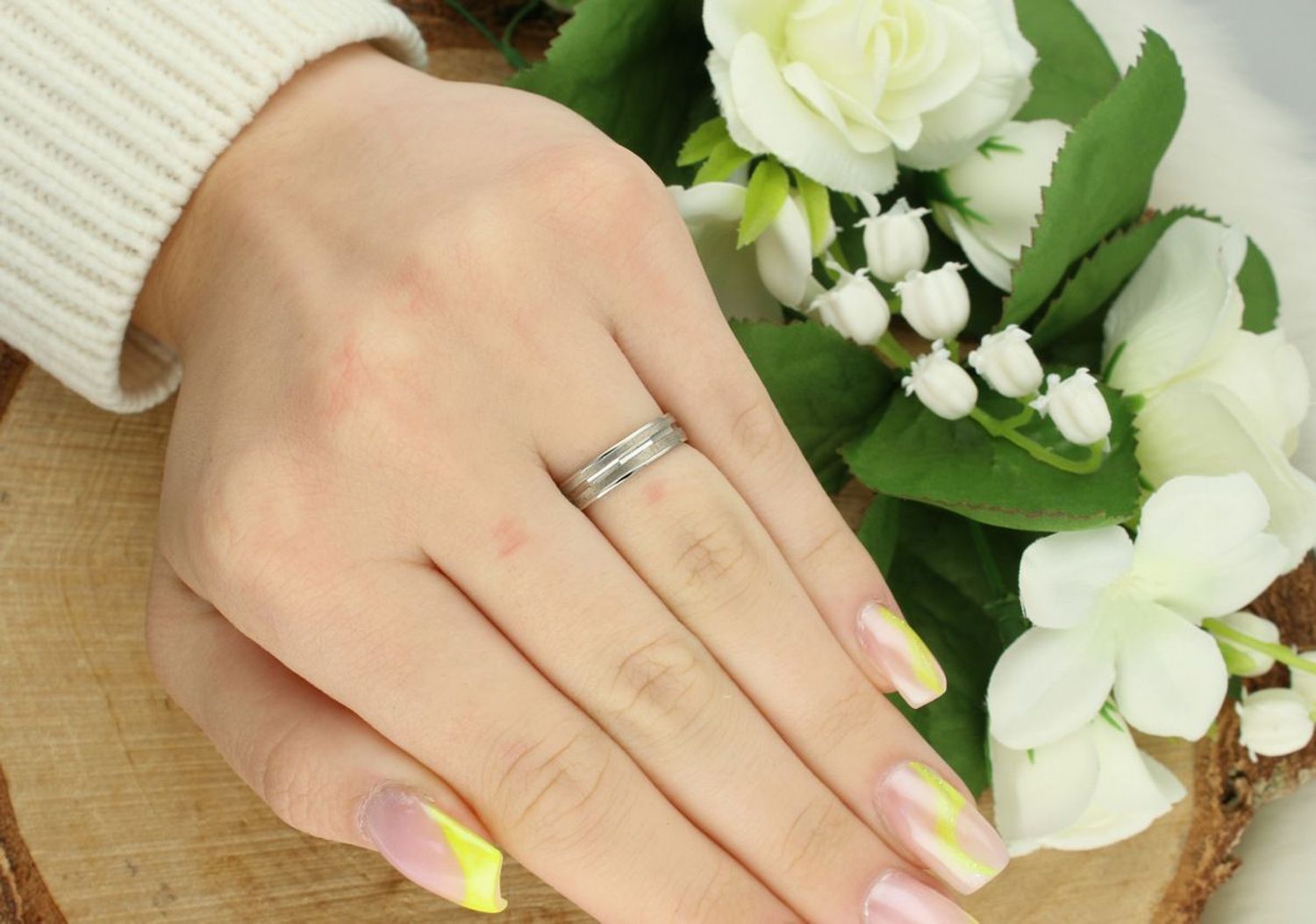 Obrączka Damska Srebrna LUX42 – Satynowa z Cięciem, Srebro 925, 4 mm.jpg