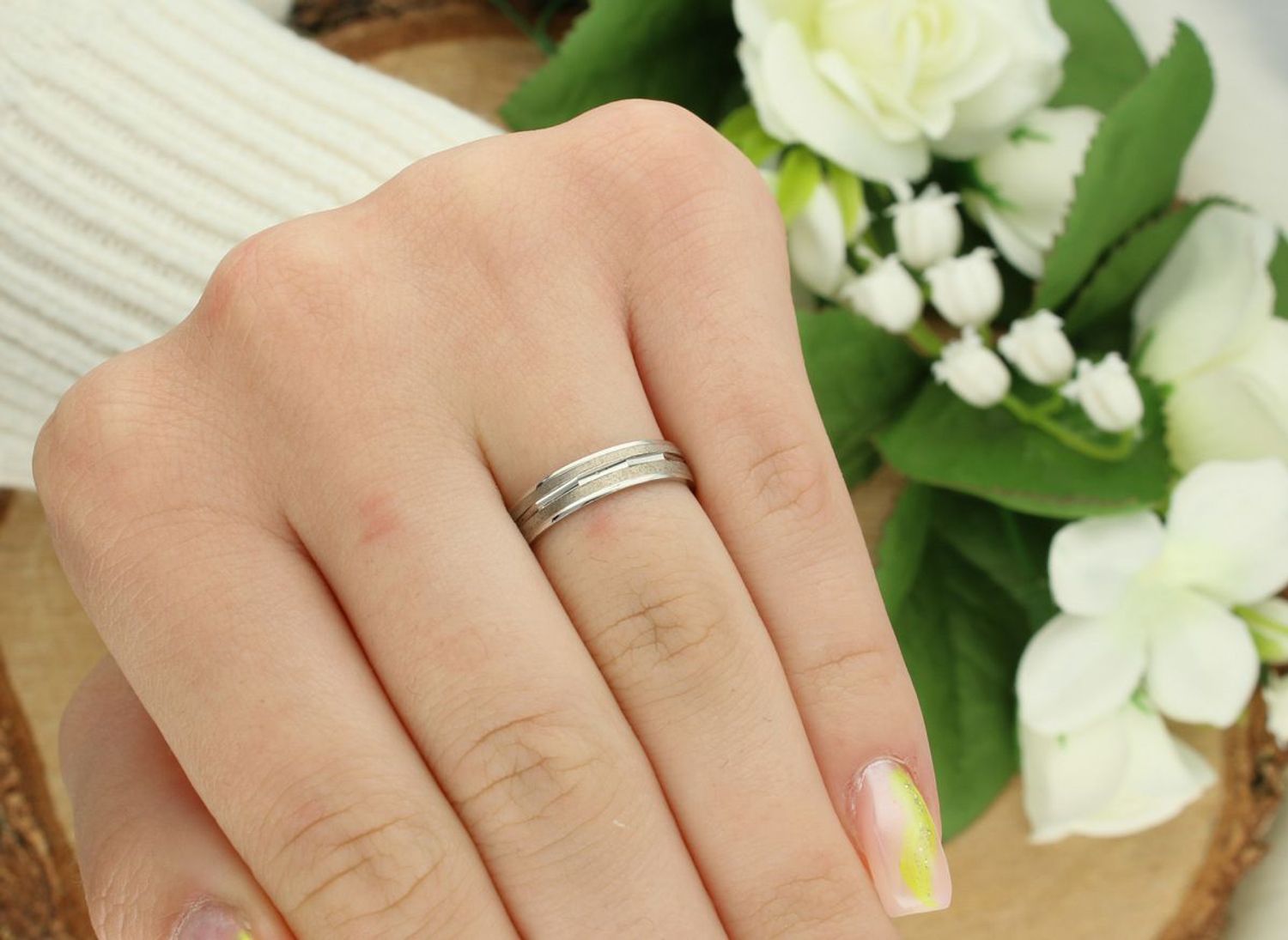 Obrączka Damska Srebrna LUX42 – Satynowa z Cięciem, Srebro 925, 4 mm.jpg