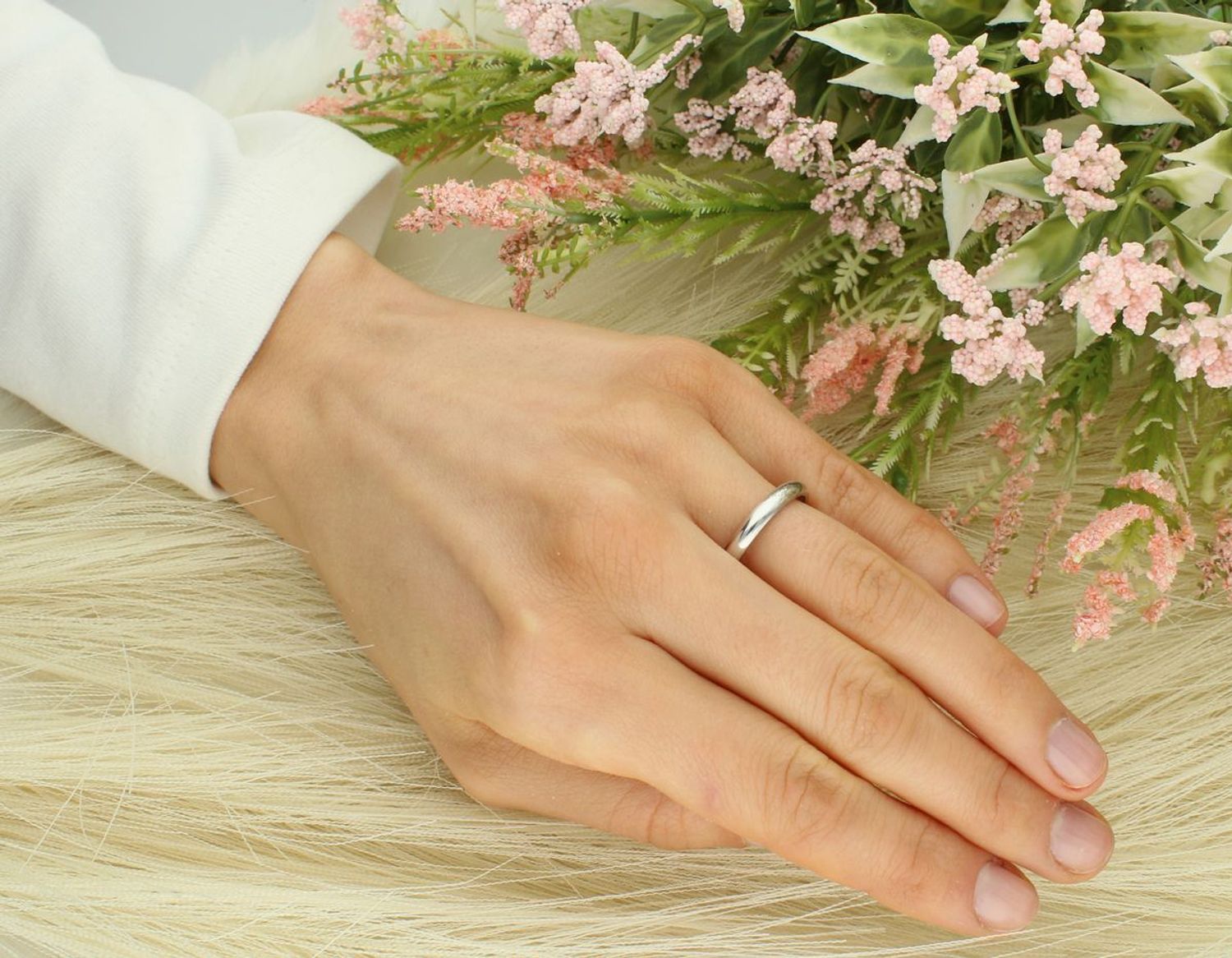 Srebrna obrączka LUX70 półokrągła 3 mm srebro 925. Wybór obrączek, symbolu miłości, wiary i nadziei, jest jednym z najprzyjemniejszych etapów przygotowywania do ślubu. Prostota oraz elegancja, 1.jpg