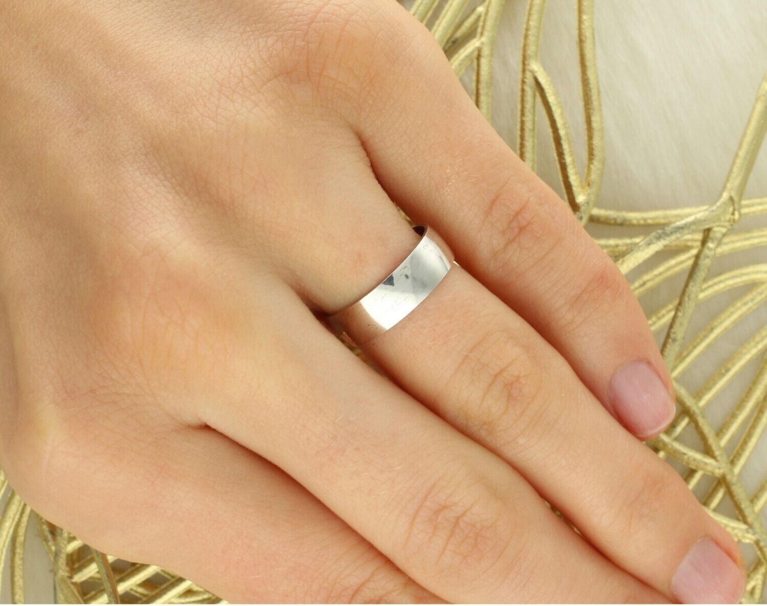 Srebrna damska obrączka LUX71 próba 925. Klasyczna, elegancka obrączka o szerokości 5 mm, waga ok. 1,93 g, rozmiar 9. Ponadczasowa biżuteria idealna na co dzień i na prezent.1.jpg