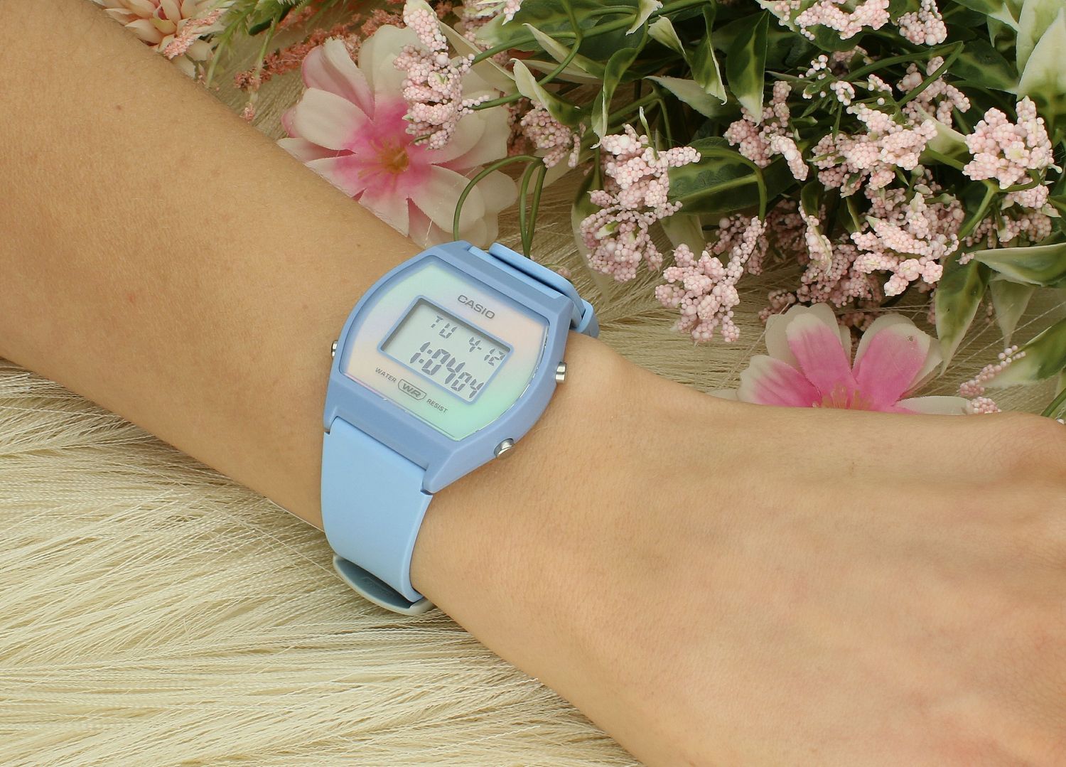 Zegarek Casio Vintage Digital niebieski LW-205H-2AEF. Zegarek dziecięcy Casio. Elektroniczny zegarek damski. Zegarek z błękitnym paskiem. Zegarek na prezent. Zegarek na komunię..jpg