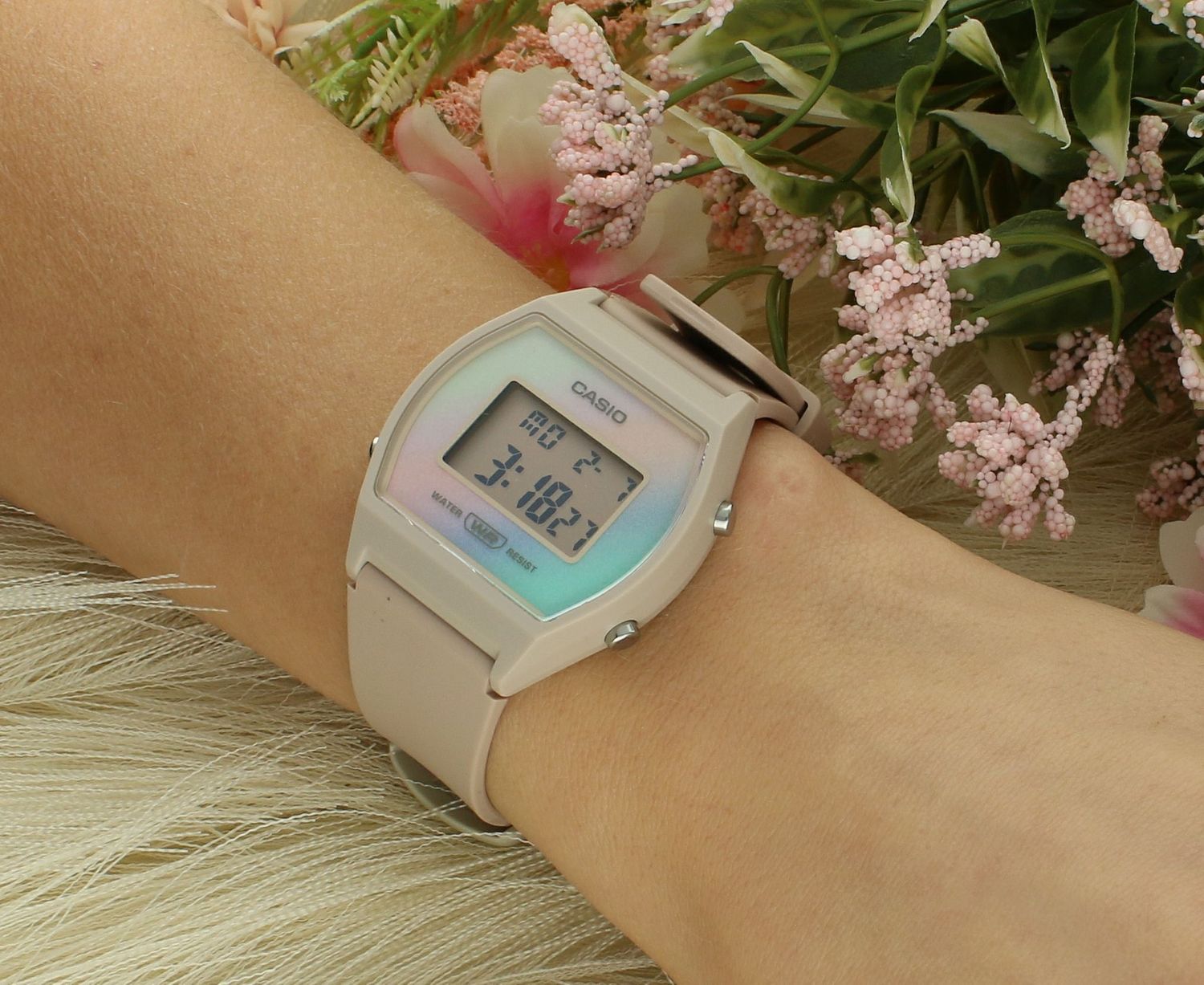 Zegarek Casio Vintage Digital różowy LW-205H-4AEF Zegarek dziecięcy Casio. Elektroniczny zegarek damski. Zegarek z różowym paskiem. Zegarek na prezent. Zegarek na komunię. Modny zegarek dla kobiety..jpg