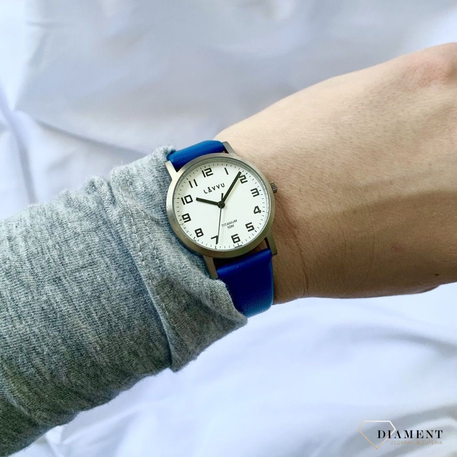 Zegarek damski stalowy Lavvu klasyczny na niebieskim pasku LWL5033. Zegarki damskie czeskiej marki LAVVU charakteryzują się niespotykaną trwałością i najwyższej jakości materiałami. Do produkcji czasomierzy. (2).jpg