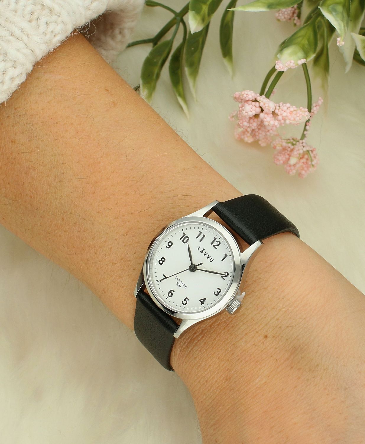 Zegarek damski stalowy Lavvu klasyczny na czarnym pasku LWL5070. Zegarki damskie czeskiej marki LAVVU charakteryzują się niespotykaną trwałością i najwyższej jakości materiałami. Do produkcji czasomierzy, wybrano hipoa.jpg