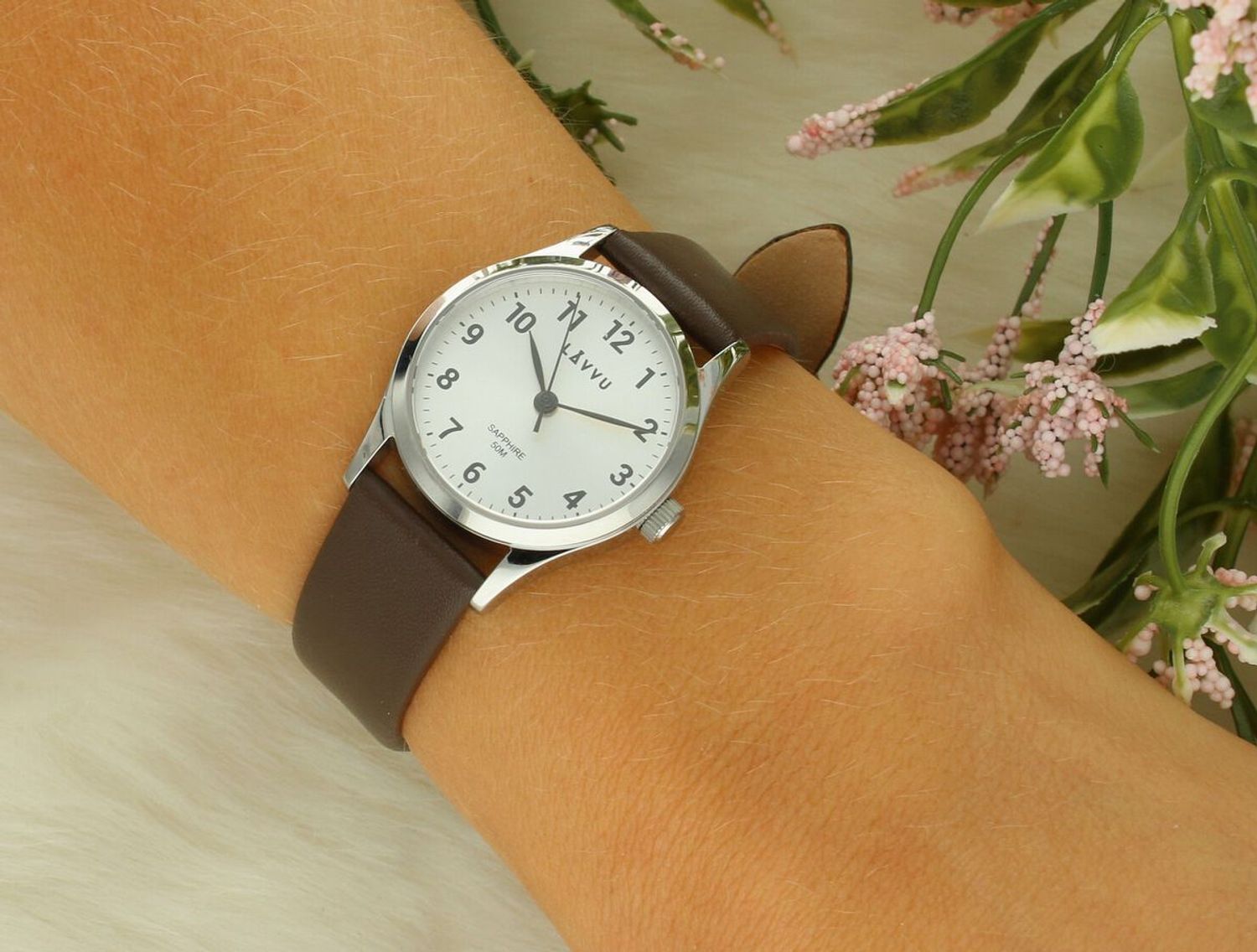 Zegarek damski stalowy Lavvu klasyczny na brązowym pasku LWL5071. Zegarki damskie czeskiej marki LAVVU charakteryzują się niespotykaną trwałością i najwyższej jakości materiałami. Do produkcji czasomierzy, wybrano hipo.jpg