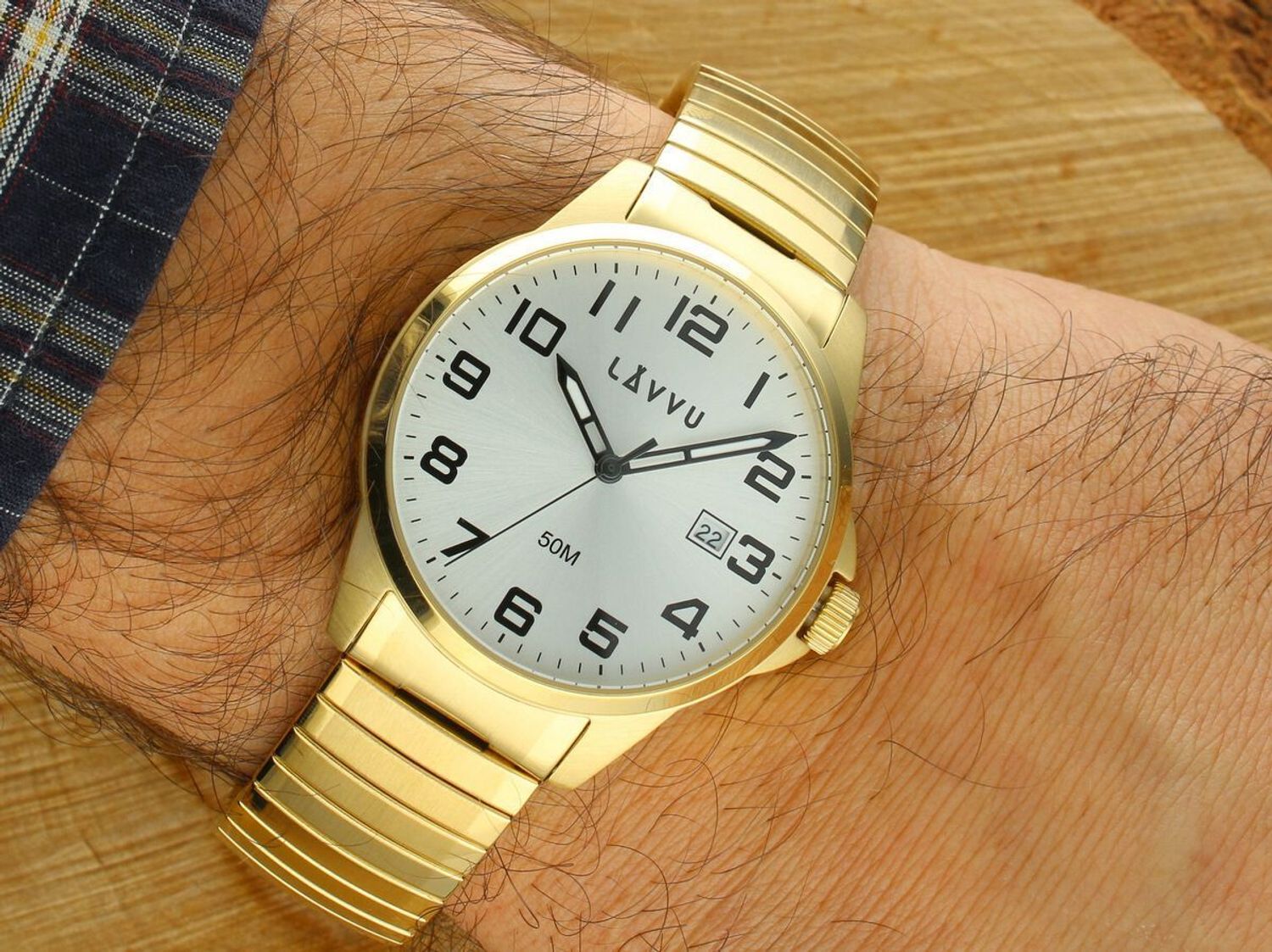 Zegarek męski Lavvu rozciągana, elastyczna złota bransoleta Stockholm LWM0025. Czytelny zegarek męski. Złoty zegarek z cyferkami. Zegarek na naciąganej bransoletce dla mężczyzny. Zegarek na prezent..jpg