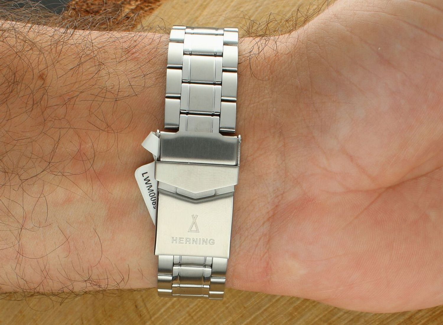 LAVVU HERNING Green – męski zegarek ze szafirowym szkłem, stalową kopertą i bransoletą w zielono-srebrnym wykończeniu. Elegancki, sportowy, wodoodporny 10 ATM, z datownikiem.1.jpg