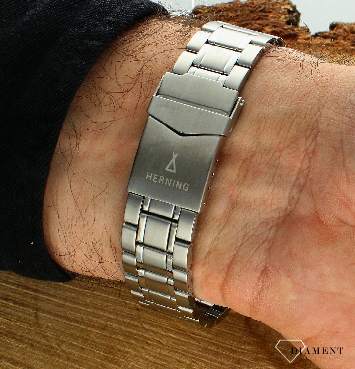 Zegarek męski ze szkłem szafirowym ​LAVVU LWM0097. Męski zegarek na bransolecie. Zegarek męski z szafirowym szkłem. Zegarek męski Lavvu z datownikiem. Męski zegarek idealny na prezent..jpg