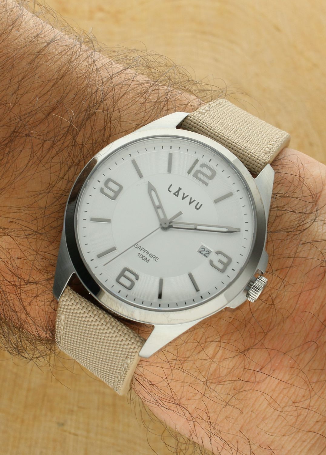 Zegarek Lavvu ze szkłem szafirowym HERNING Grey LWM0098 Modny zegarek, który został stworzony z myślą o mężczyznach poszukujących inspiracji do codziennych stylizacji. Szafirowe szkło, pasek skórzano parciany w kolorze.jpg