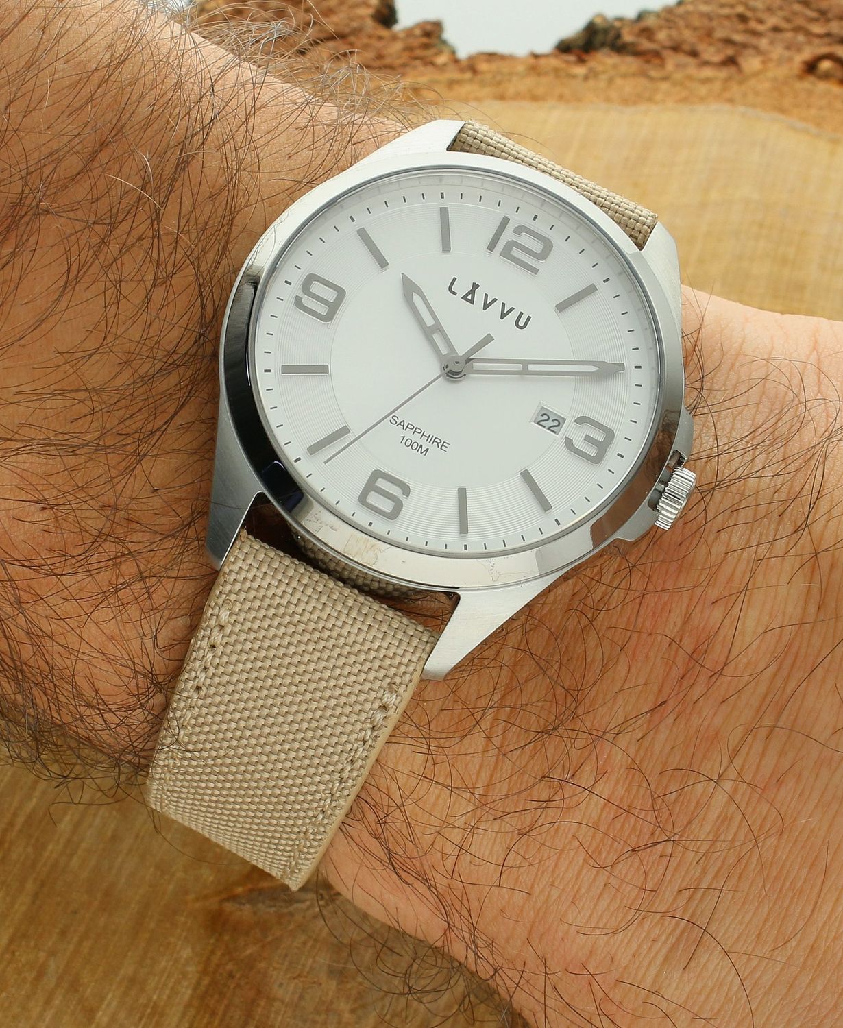 Zegarek Lavvu ze szkłem szafirowym HERNING Grey LWM0098 Modny zegarek, który został stworzony z myślą o mężczyznach poszukujących inspiracji do codziennych stylizacji. Szafirowe szkło, pasek skórzano parciany w kolorze.jpg