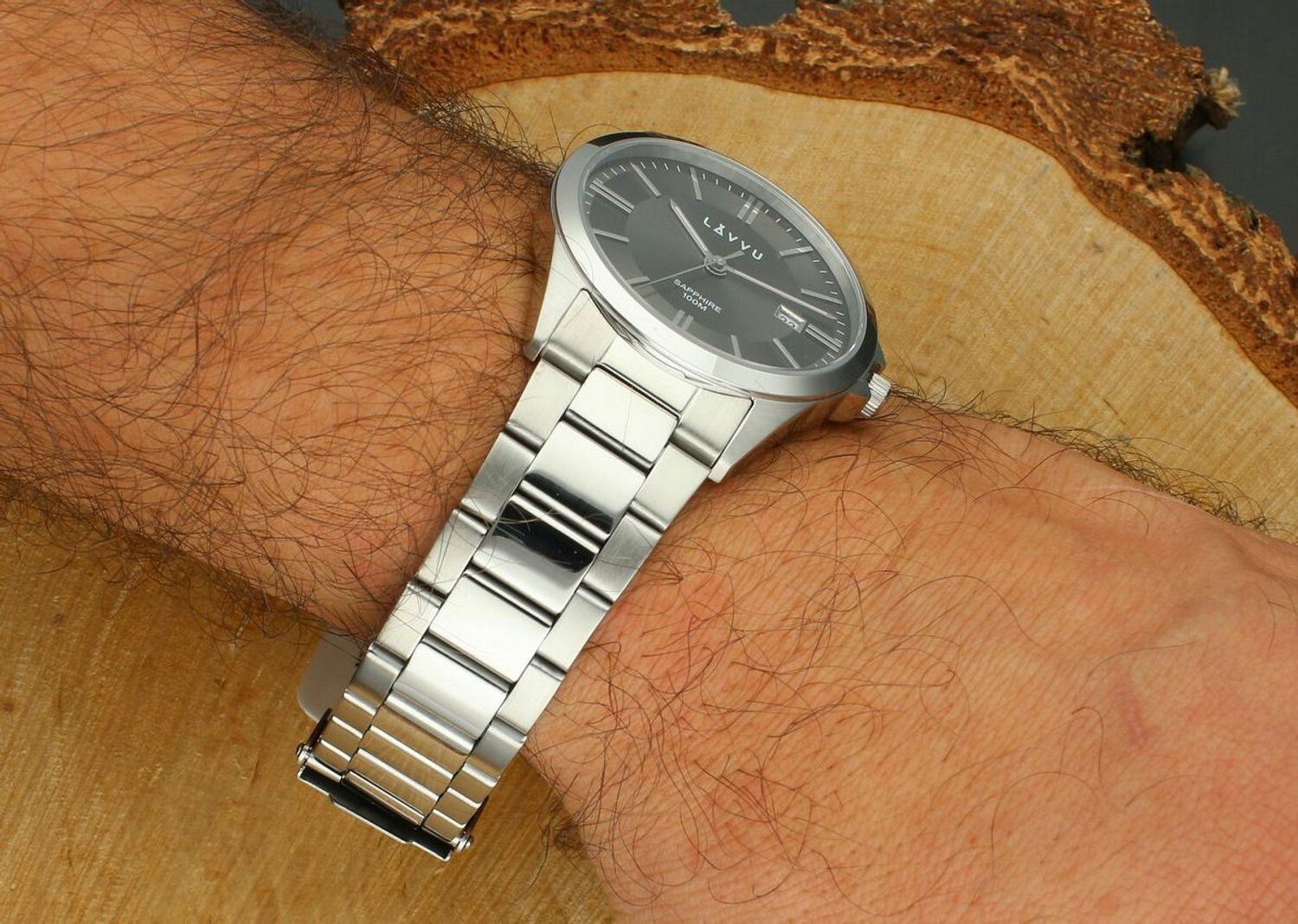 LAVVU HALLAND Dark Grey – męski zegarek ze szafirowym szkłem, stalową kopertą i bransoletą w szaro-srebrnym wykończeniu. Elegancki, sportowy, wodoodporny 10 ATM, 22.jpg