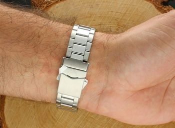 LAVVU HALLAND Dark Grey – męski zegarek ze szafirowym szkłem, stalową kopertą i bransoletą w szaro-srebrnym wykończeniu. Elegancki, sportowy, wodoodporny 10 ATM, z datownikiem.44.jpg