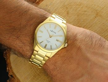 LAVVU HALLAND Gold – męski zegarek ze szafirowym szkłem, stalową kopertą i bransoletą w srebrno-złotym wykończeniu. Elegancki, sportowy, wodoodporny 10 ATM, z datownikiem.2.jpg
