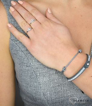 Bransoletka na sznurku szarym srebrna koniczynka Liluo Lilau to bransoletka ze srebrną koniczynką szczęścia na wytrzymałym szarym sznurku. Biżuteria wyraża emocje, pokazuje naszą osobowość, jest zap (7).JPG