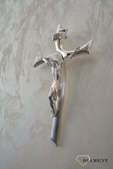 Nowoczesny srebrny krzyż na ścianę z pasyjką New Design 36 cm 003130 .Krzyż jeden z najstarszych symboli chrześcijaństwa. Symbol Ziemi Świętej.  (1).JPG