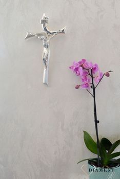 Nowoczesny srebrny krzyż na ścianę z pasyjką New Design 36 cm 003130 .Krzyż jeden z najstarszych symboli chrześcijaństwa. Symbol Ziemi Świętej.  (2).JPG