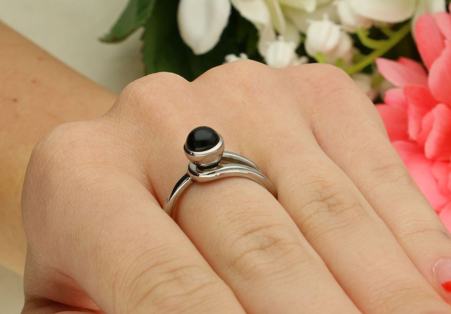 Piękny, delikatny damski pierścionek . Pierścionki Damskie w Sklepie z Biżuterią zegarki-diament.pl. Piękne i Eleganckie pierścionki dla Kobiet. Darmowa wysyłka..jpg