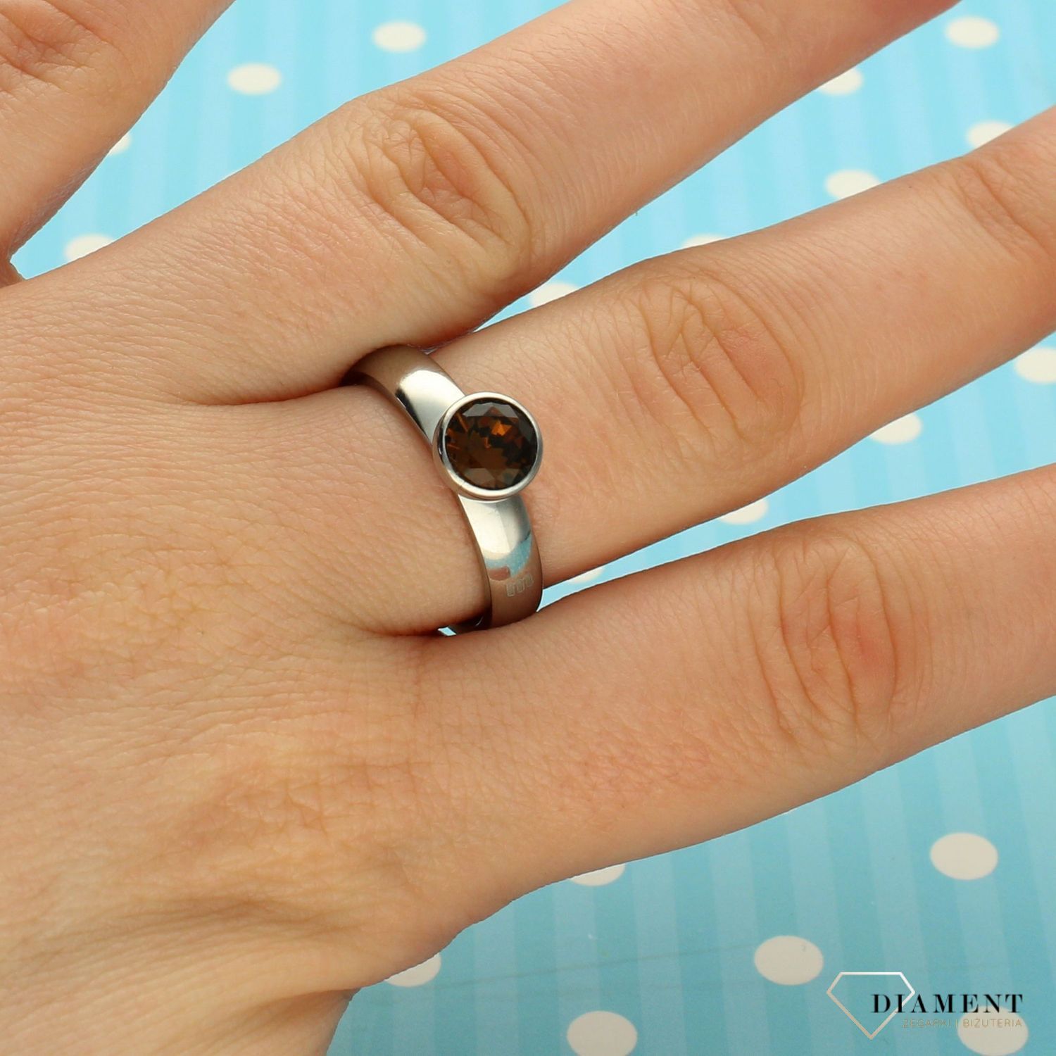 Pierścionek z brązowym oczkiem Melano cyrkonia M01SR5011 (2).jpg