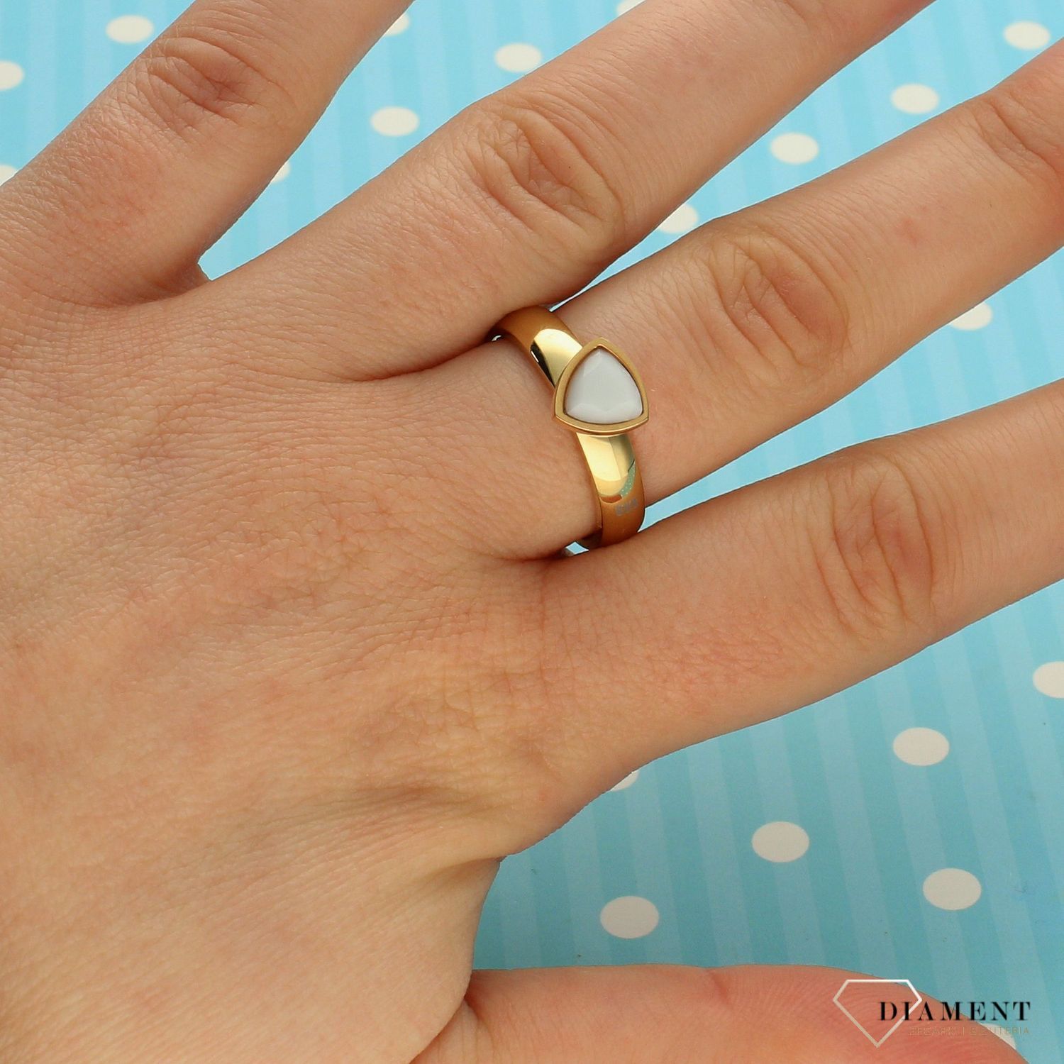 Pierścionek z oczkiem z białą masą perłową Melano M01SR5097 (2).jpg