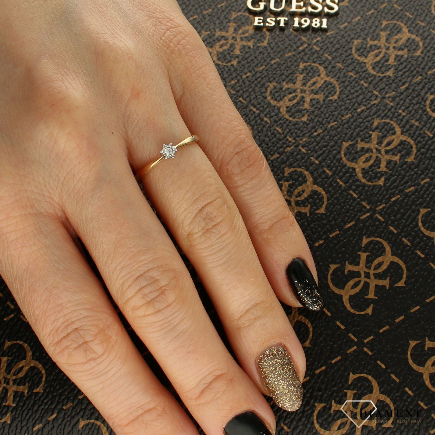 Złoty pierścionek DIAMENT oprawionym w białe złoto 585 M143 585.jpg