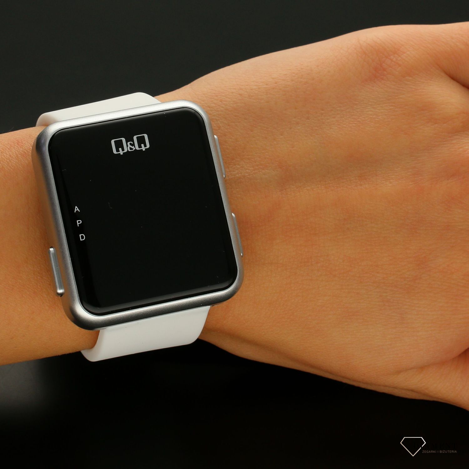 Zegarek damski cyfrowy Q&Q Biały pasek M197-001.jpg