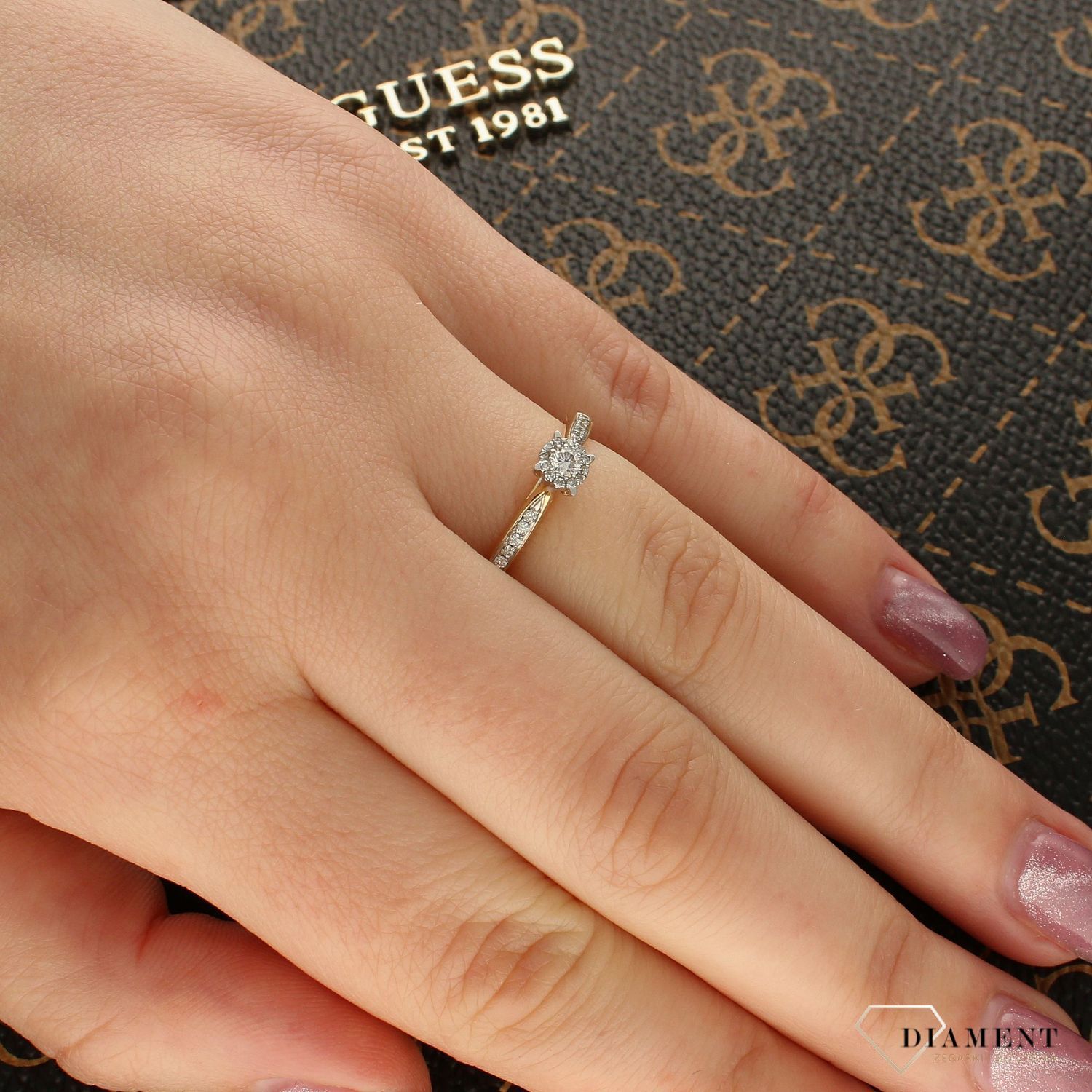 Pierścionek złoty DIAMENT żółte złoto, diamenty, zdobiony M325.jpg