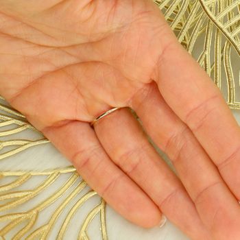 Pierścionek zaręczynowy złoty 585 z diamentami 0,03 ct – klasyczny z białym złotem tył.jpg