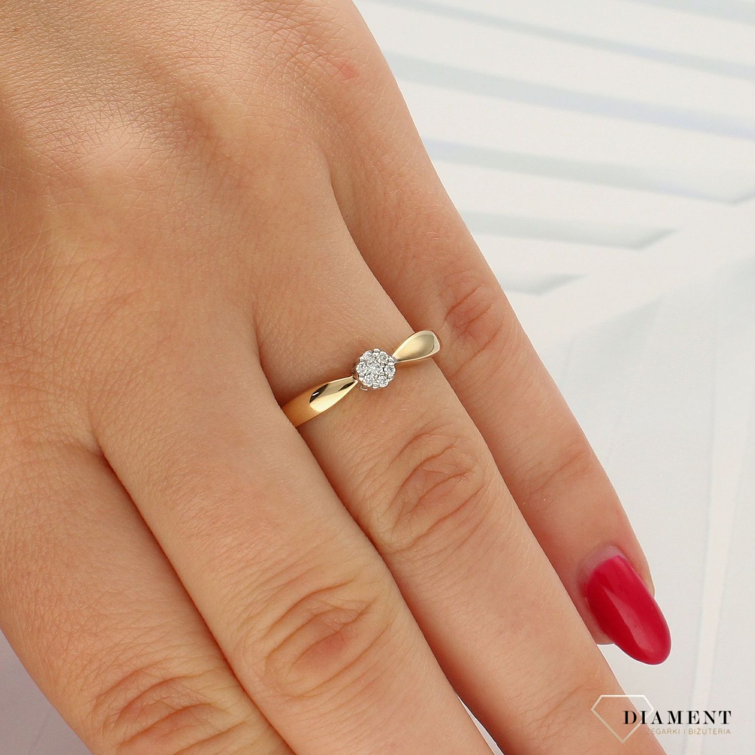 Pierścionek złoty DIAMENT żółte złoto, siedem diamentów w białym złocie M344.jpg