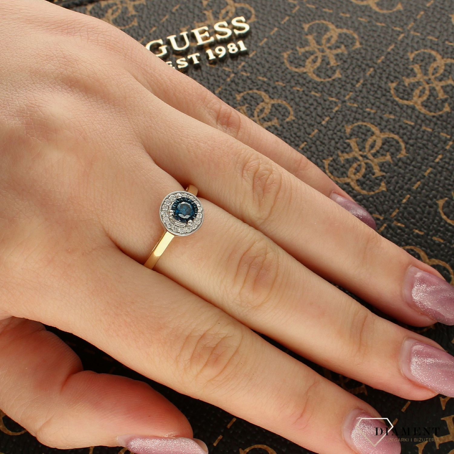 Złoty pierścionek Niebieski Diament 585 DIAMENT M393.jpg