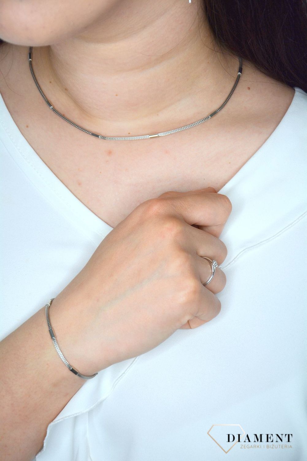 Srebrny naszyjnik łańcuszek z gładkimi blaszkami.jpg