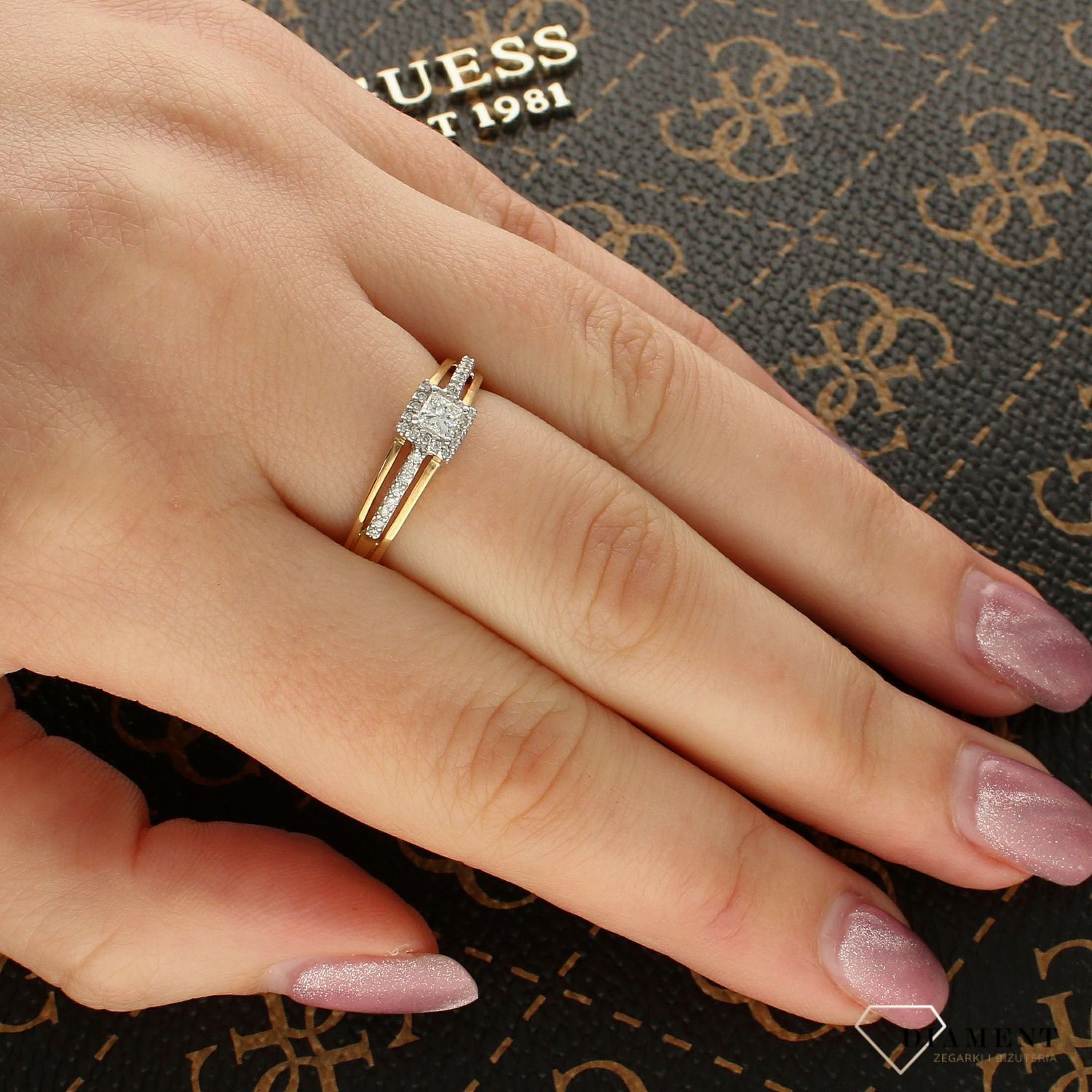 Złoty pierścionek z Diamentami  oryginalna oprawa  585 DIAMENT MC313425.jpg