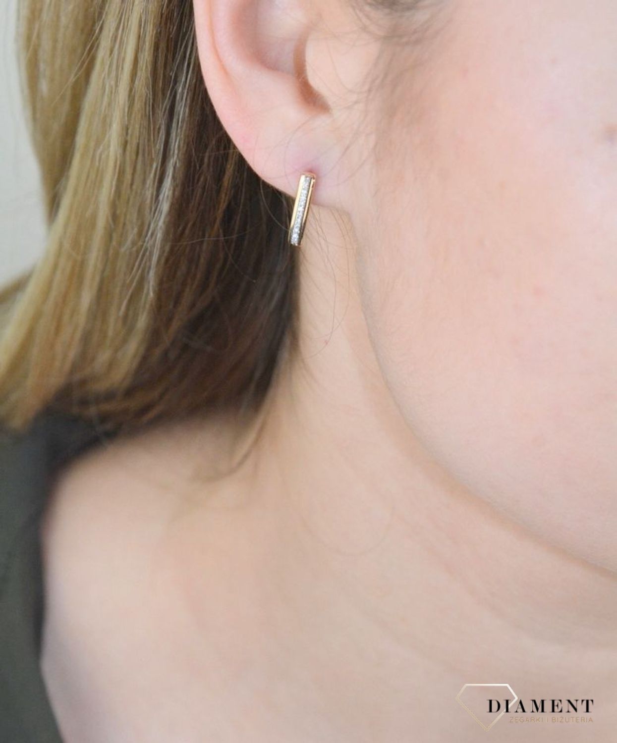 Złote kolczyki damskie DIAMENT, diamenty ME206. Przepiękne kolczyki złote z brylantami. Klasyka w najlepszym wydaniu. Złoto i brylanty to wyjątkowe połączenie, które kobiety wprost uwielbiają.jpg