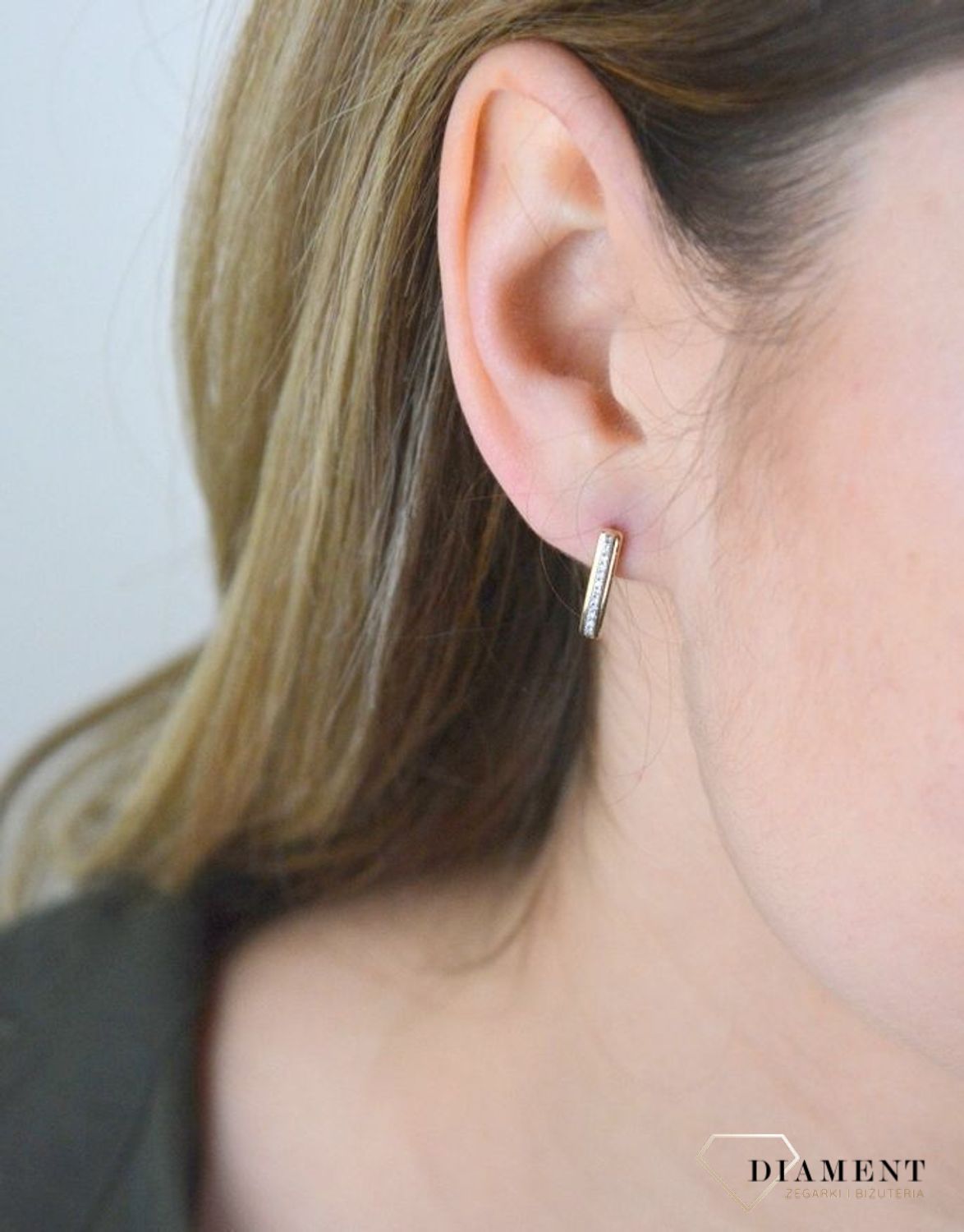 Złote kolczyki damskie DIAMENT, diamenty ME206. Przepiękne kolczyki złote z brylantami. Klasyka w najlepszym wydaniu. Złoto i brylanty to wyjątkowe połączenie, które kobiety wprost uwielbiają.jpg