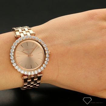 Ekskluzywny zegarek Michael Kors w kolorze różowego złota to propozycja dla kobiet ceniących elegancję i styl. Doskonały dodatek do eleganckiej stylizacji (1).jpg