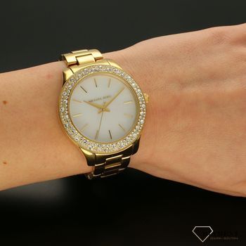 Zegarek damski Michael Kors Liliane MK4555. Zegarek wyposażony jest w kwarcowy mechanizm, zasilany za pomocą baterii. Okrągła koperta w nieskazitelnym kolorze złotym (2).jpg