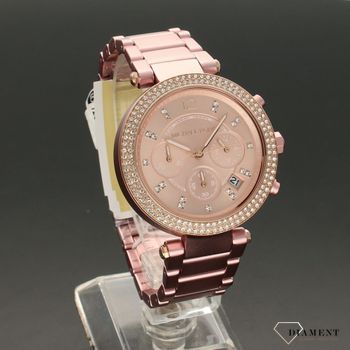 Zegarek damski w kolorze różowym. Modny i stylowy zegarek damski do odważnych kobiet, lubiących bawić się kolorem w dodatkach. Idealny pomysł na prezent.  (1).jpg