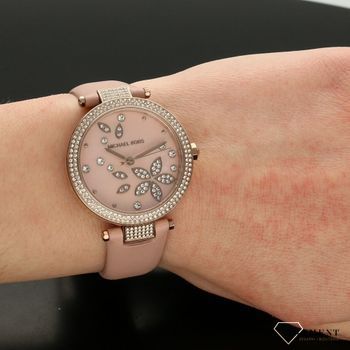 Modny zegarek damski w kobiecym kolorze ozdobiony cyrkonią. Zegarek damski na solidnym, skórzanym pasku. Idealny pomysł na prezent dla kobiety.   (5).jpg