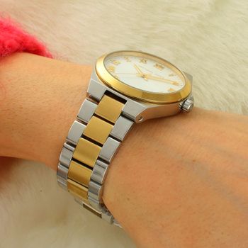 Michael Kors MK7464 Lennox to elegancki zegarek bicolor ze stali nierdzewnej (złoto-srebro) z tarczą srebrną i rzymskimi cyframi. Mechanizm kwarcowy, koperta 37 mm, wodoszczelność 30 m oraz zapięcie zatrzaskowe 3.jpg