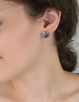 Klasyczne srebrne kolczyki damskie próby 925 z masą perłową. Model MKKM40, waga 3,23 g, średnica 1,2 cm, zapięcie na sztyft. Elegancja i ponadczasowy styl ✨ (4).JPG
