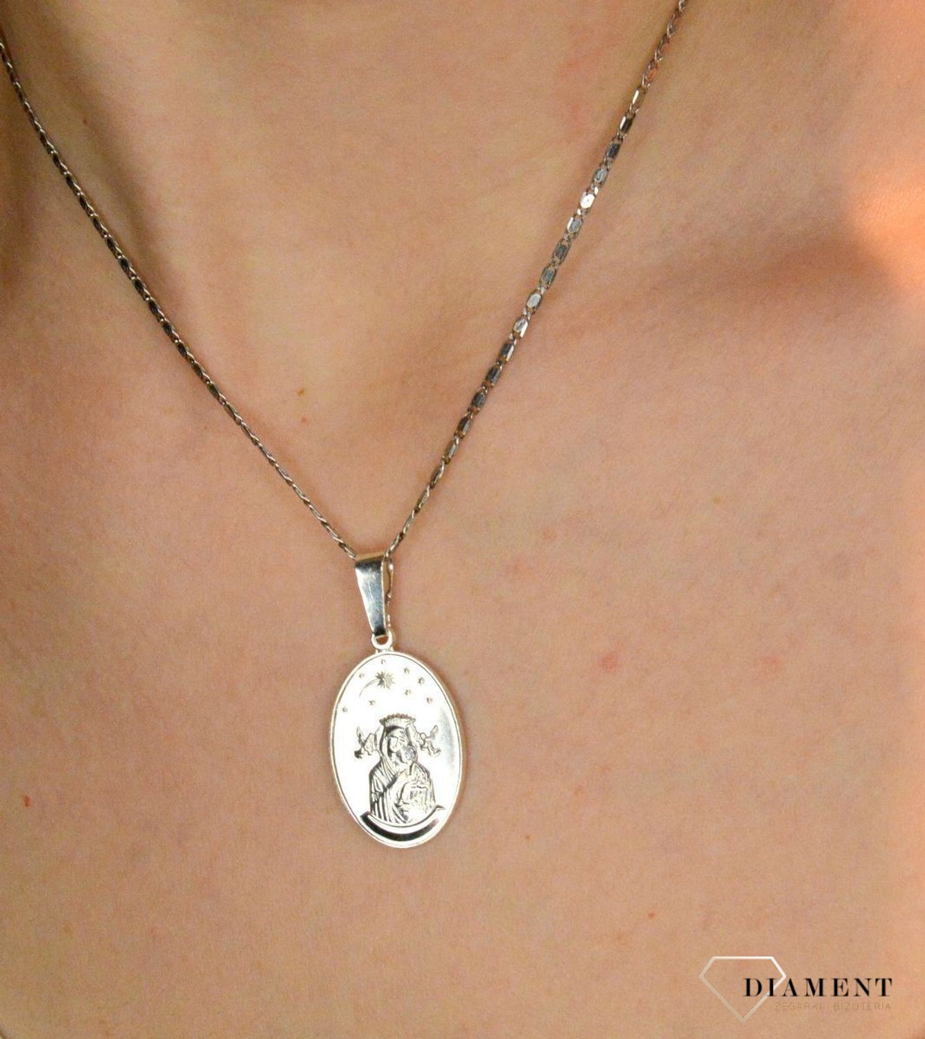 Zawieszka medalik srebrny Matka Boska Nieustającej Pomocy MMAL0050S.Biżuteria z motywem sakralnym to wspaniała pamiątka i idealny prezent na takie okazje jak chrzest, bierzmowanie czy pierwsza komunia. Medalik z Matką Boską..jpg