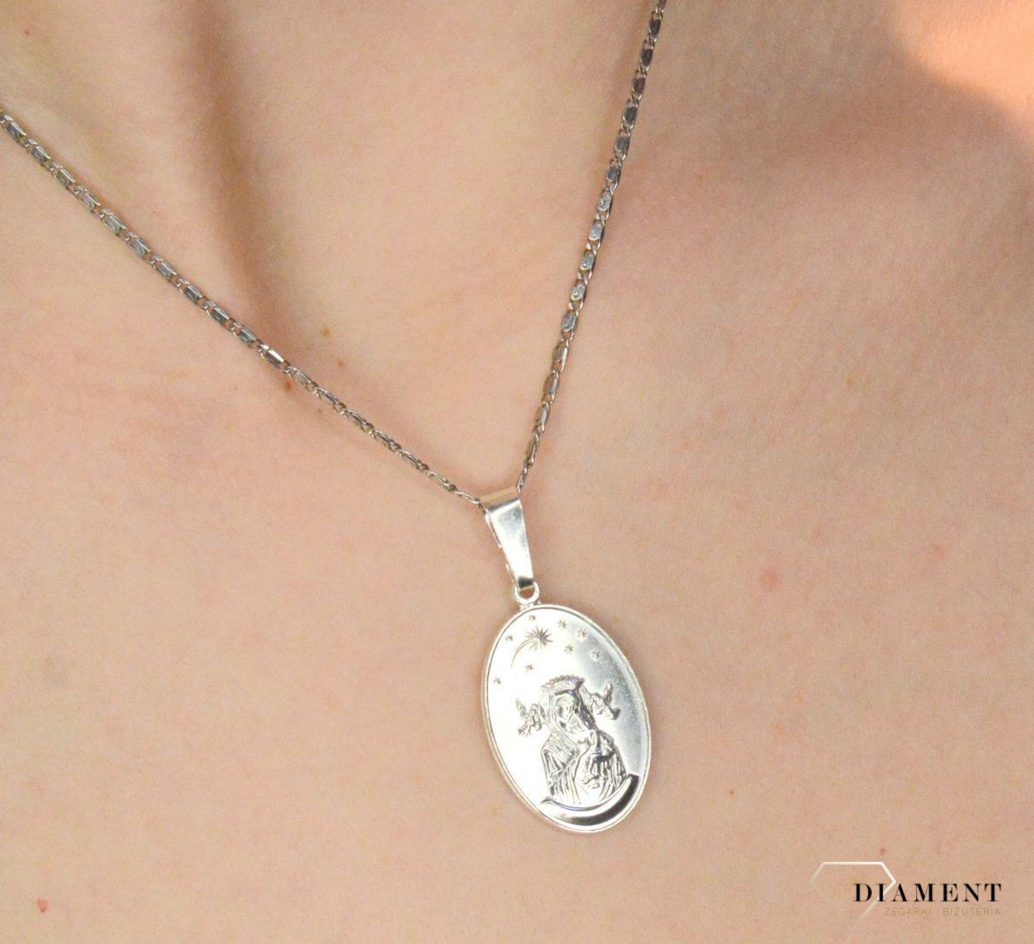 Zawieszka medalik srebrny Matka Boska Nieustającej Pomocy MMAL0050S.Biżuteria z motywem sakralnym to wspaniała pamiątka i idealny prezent na takie okazje jak chrzest, bierzmowanie czy pierwsza komunia. Medalik z Matką Boską..jpg