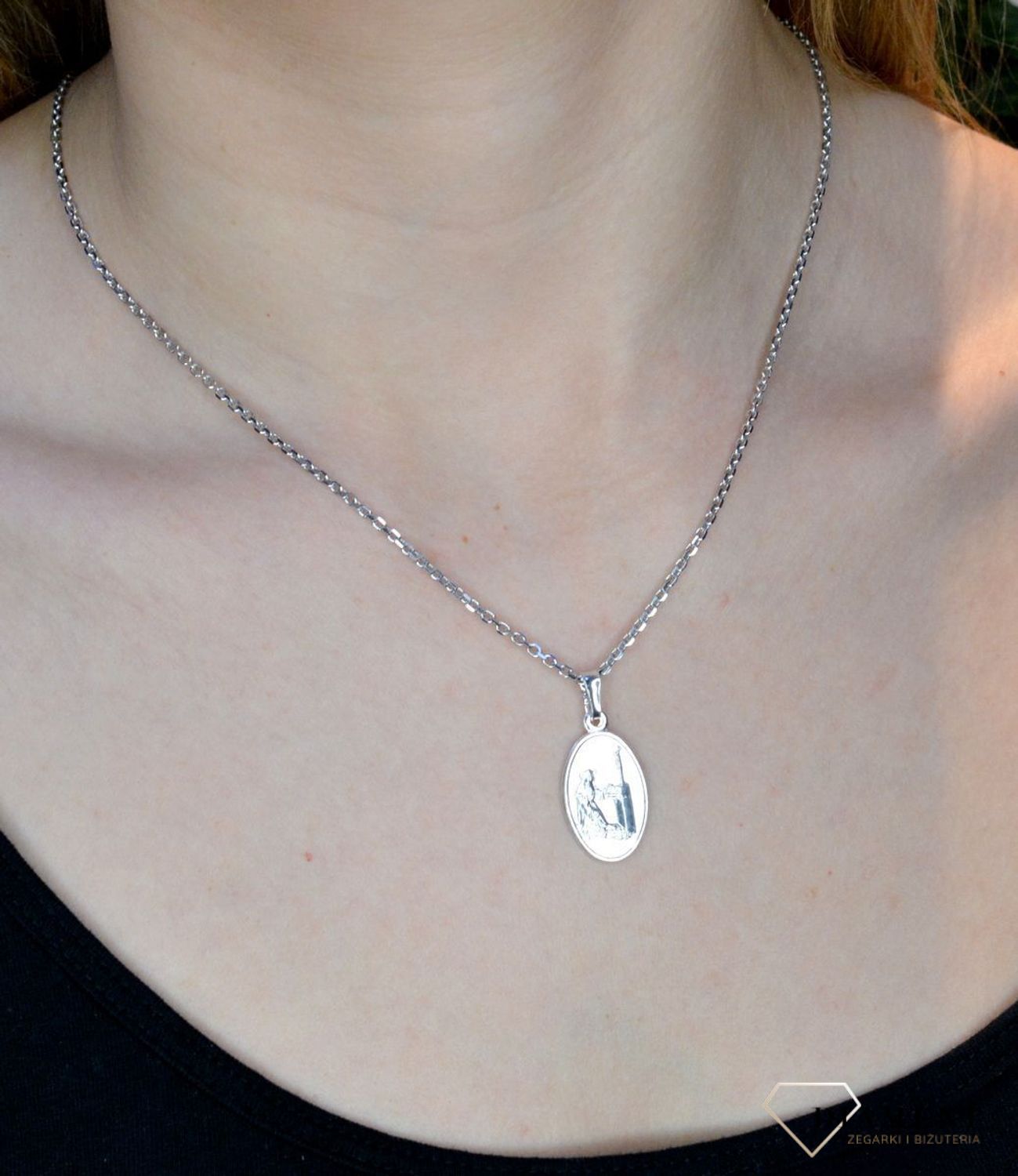 Zawieszka srebrna 925 medalik Św. Rita MMAL0204S.  Piękny medalik owalny o bogatej symbolice religijnej. Biżuterię religijną wykonano z najwyższej jakości srebra o próbie 925. Medalik z wizerunkiem św. Rity..jpg